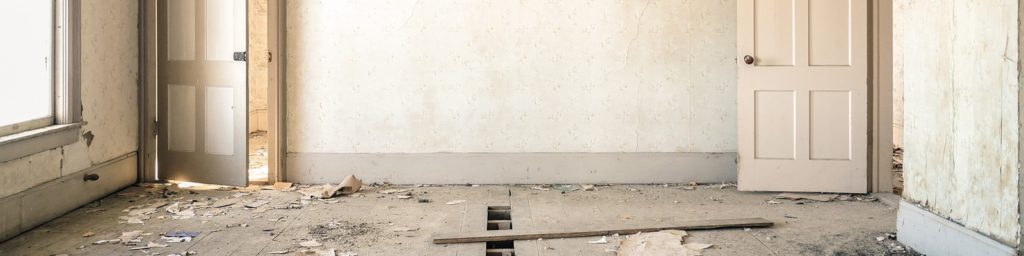 dilapidated-983952_1920